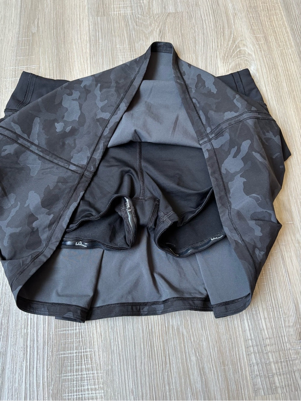 Lululemon Women Size 6 Tall Pace Rival Skirt Incognito Camo Multi Grey Black - Picture 2 of 5